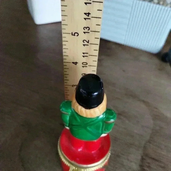 Christmas Porcelain Limoge Box Toy Soldier Red Drum Hinged Trinket Box 4 1/2" - Picture 6 of 6